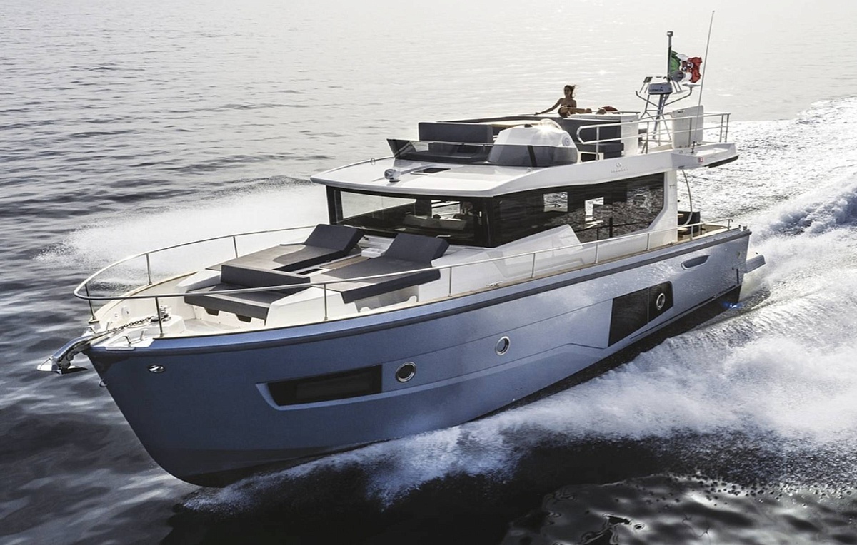 Аренда яхты Cranchi 43 Eco Trawler на Сардинии, Италия, Франция